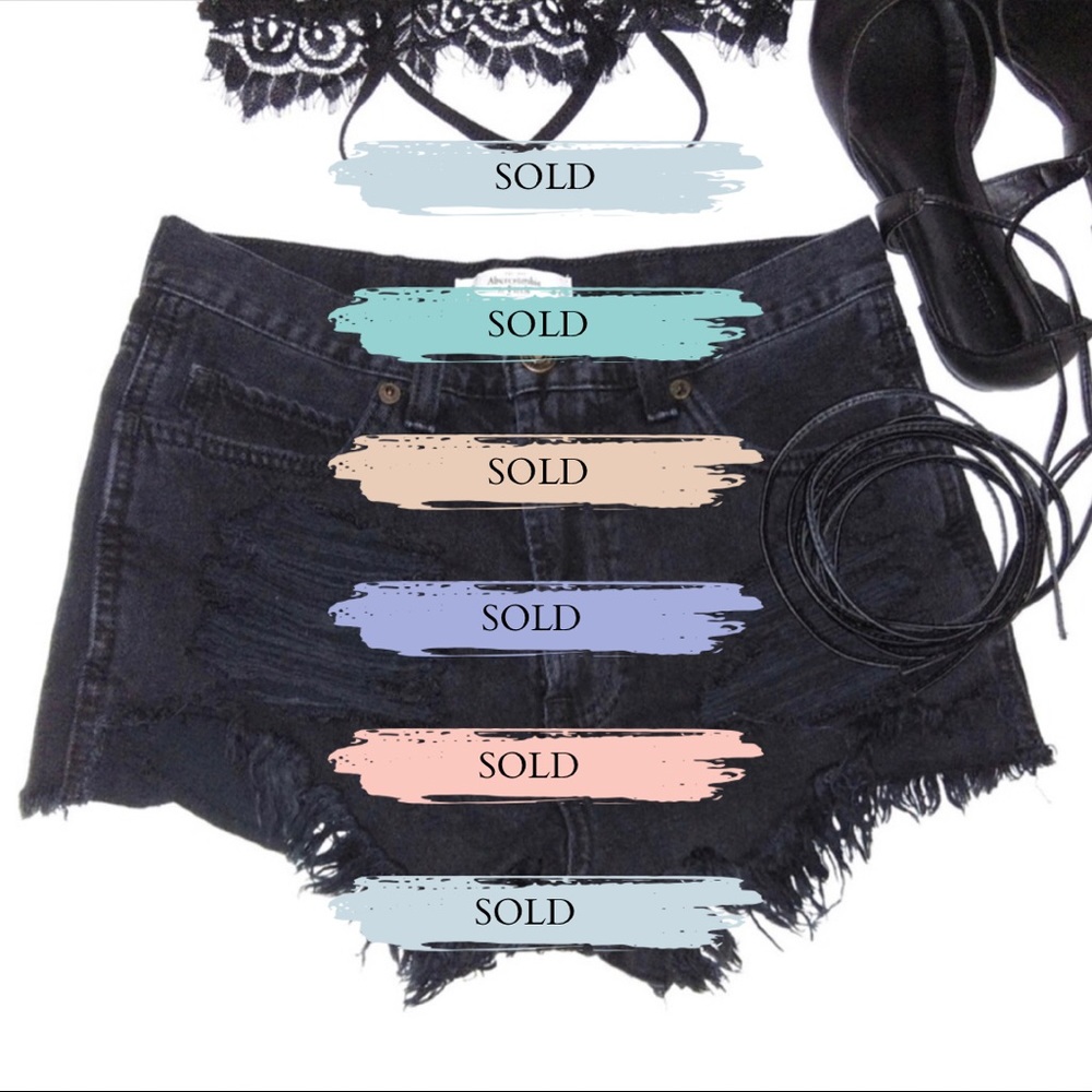 ⛔️SOLD⛔ A&F Distressed Shorts